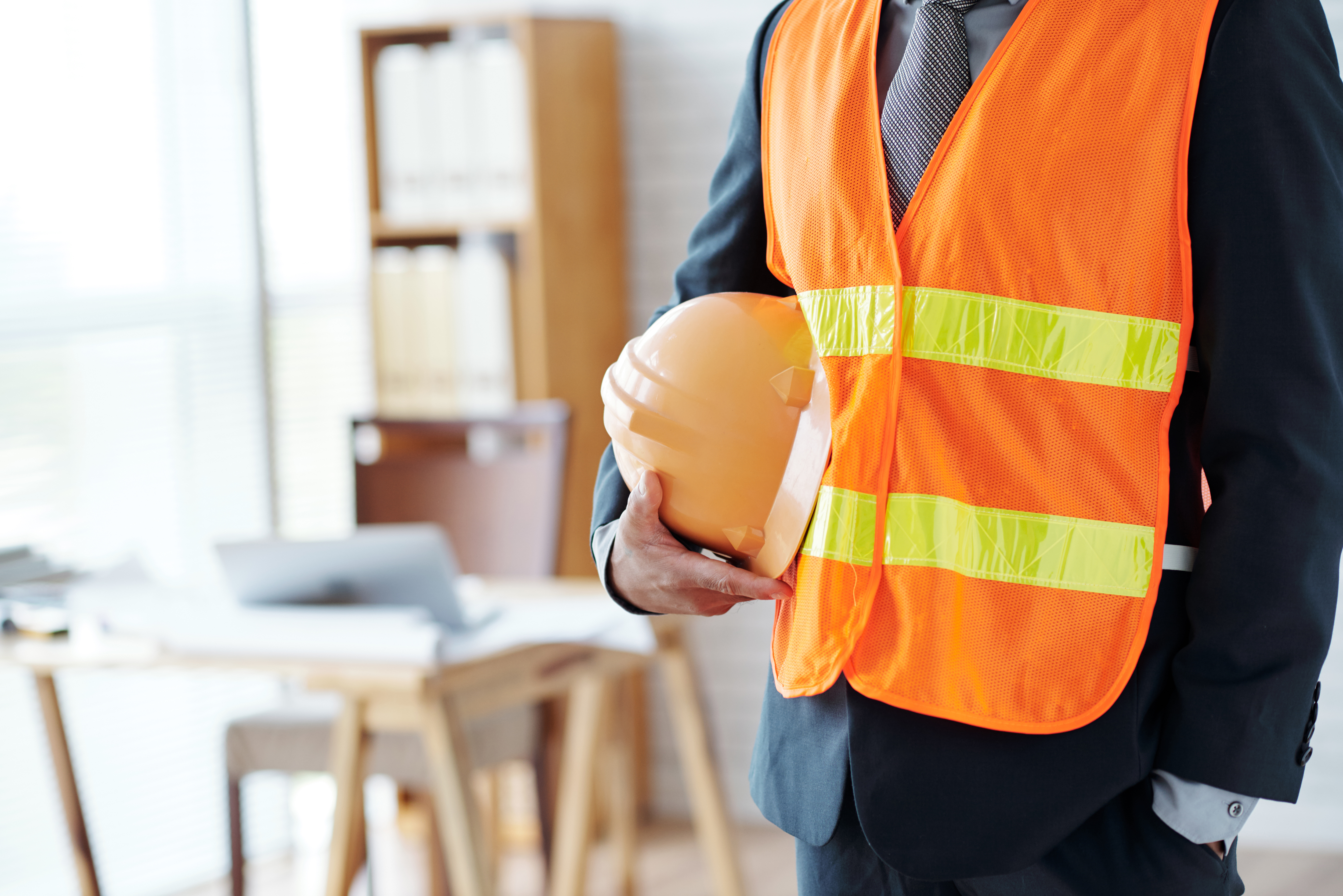 Brasil teve mais de 4,1 milhões de afastamentos do trabalho em 2025; dores nas costas e fraturas estão entre as principais causas